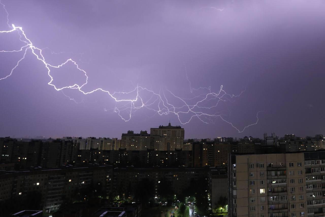 Грозы накроют Ленобласть уже завтра, — МЧС.
