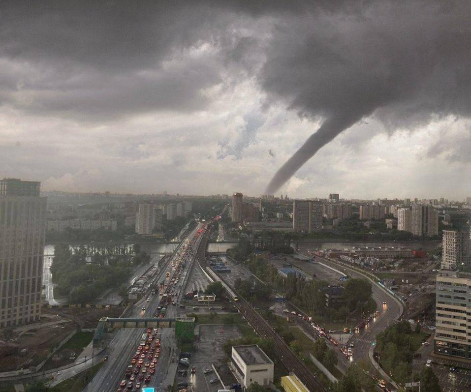 Мощнейшие смерчи могут прийти в Москву уже завтра