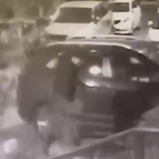 Петербуржец разбил три автомобиля из-за ссоры с возлюбленной.