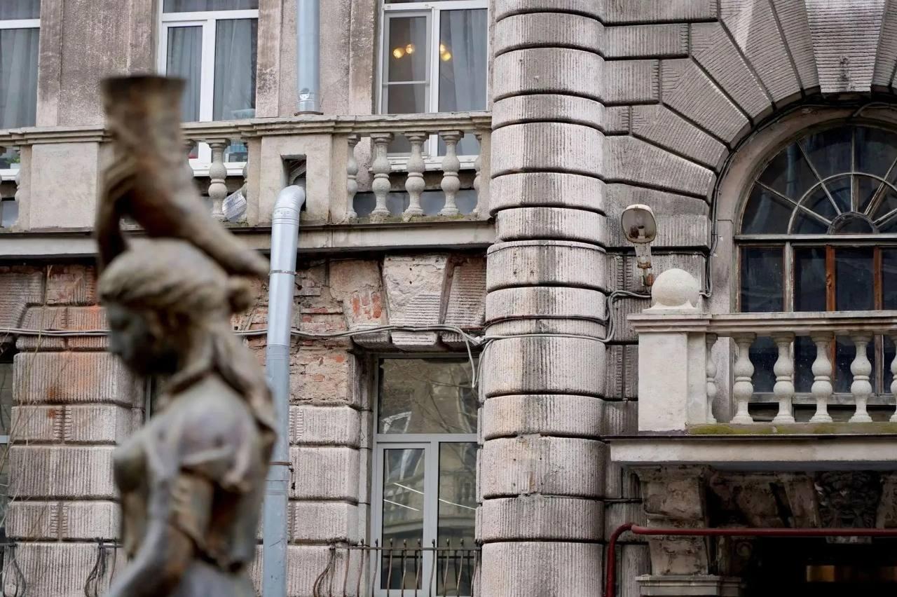 Реставрация фасадов флигелей в доме Пеля на Литейном завершится в 2027 году