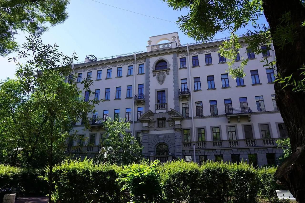Реставрация фасадов флигелей в доме Пеля на Литейном завершится в 2027 году