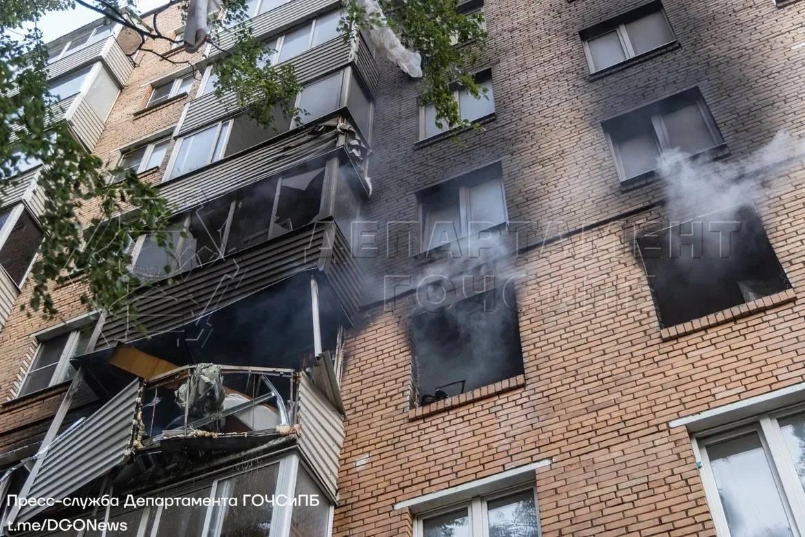 На юге Москвы произошел пожар в жилом доме, в результате которого погиб один...