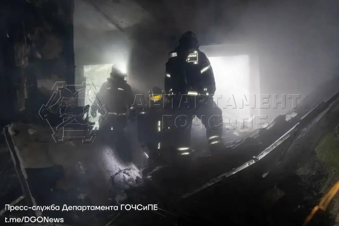 На юге Москвы произошел пожар в жилом доме, в результате которого погиб один...