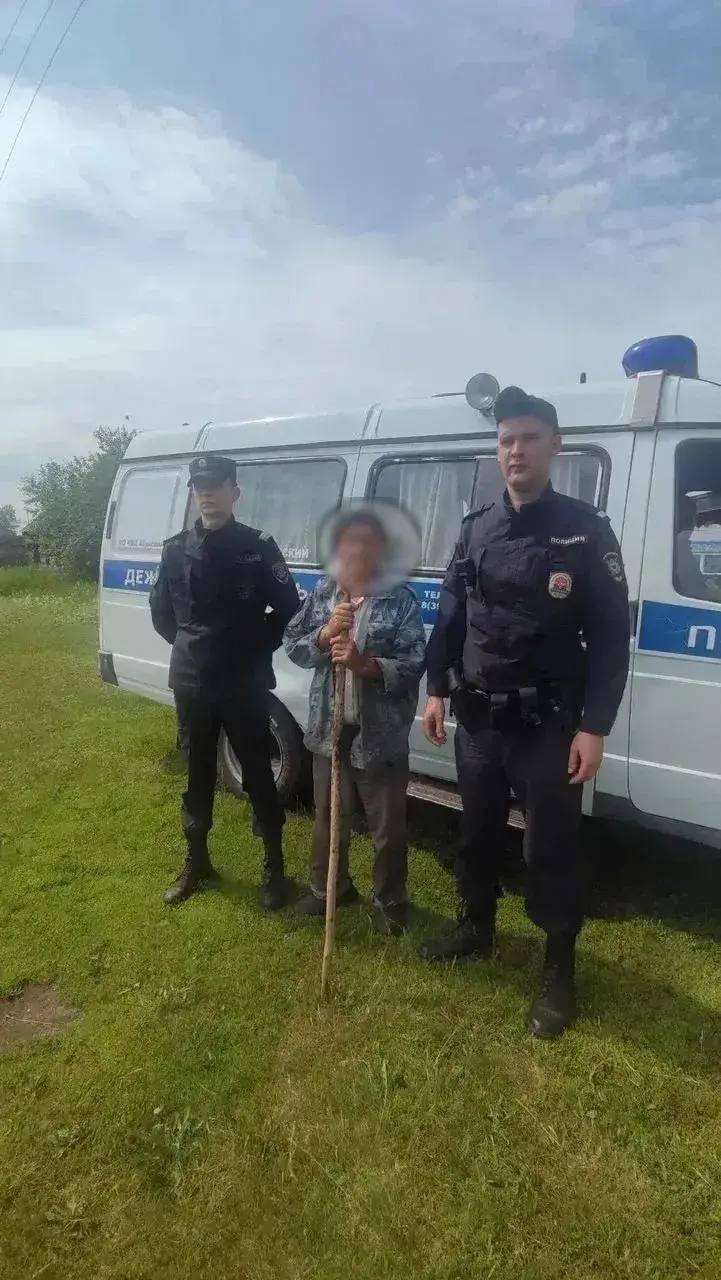 Полицейские Абанского округа оперативно нашли пожилого мужчину в лесу