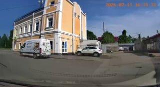 Дети на питбайках хоть бы потрудились ПДД выучить. Их же потом протезировать придется.