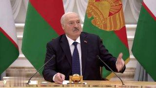 Лукашенко призвал мигрантов переезжать в Беларусь
