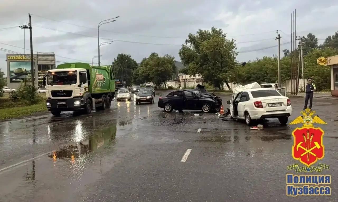 Появились подробности жесткого ДТП в Новокузнецке — пострадали пять человек