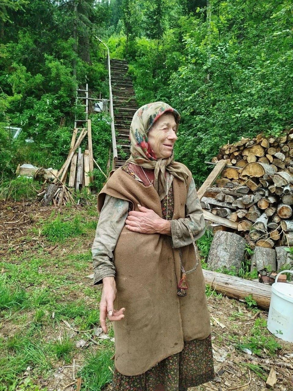 Агафью Лыкову навестили на «Заимке» Виктор Непомнящий, директор заповедника...