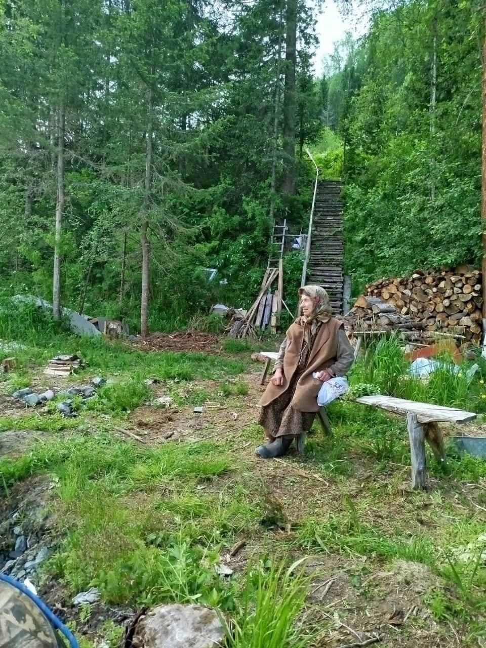 Агафью Лыкову навестили на «Заимке» Виктор Непомнящий, директор заповедника...
