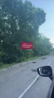 Асфальт оказался разрушен на улице Новосибирской после дождей. ​Асфальт...
