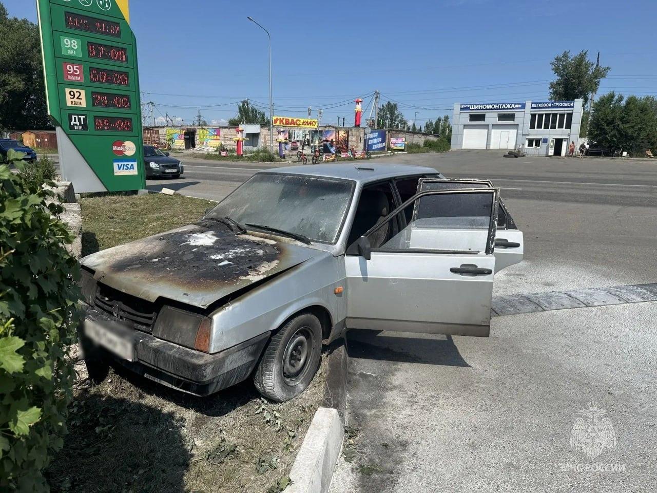 За выходные в Хакасии тушили автомобили, баню и надворную постройку