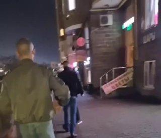 В Курске скинхеды устраивают охоту на мигрантов и снимают избиения на видео