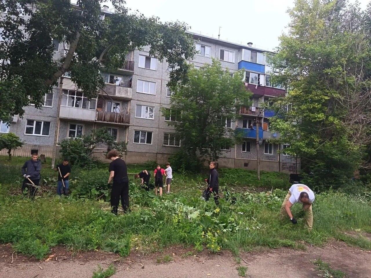 ТОСовцы продолжают наводить порядок в Канске Участники ТОС продолжают...