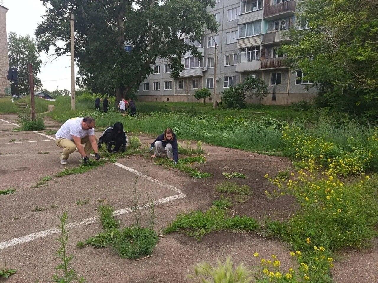 ТОСовцы продолжают наводить порядок в Канске Участники ТОС продолжают...