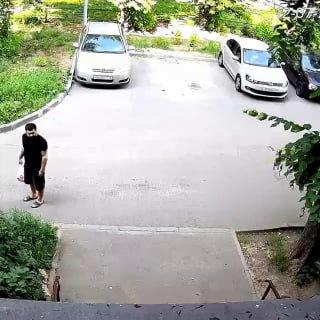 В Казани мужчина избил своего ребенка: мальчик поцарапал машину