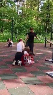 В Жукове 15-летняя школьница жестоко избила подругу своего парня из-за...