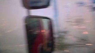 Пожарные пробиваются сквозь пламя в лесу Фонтебло, задержаны 59 поджигателей