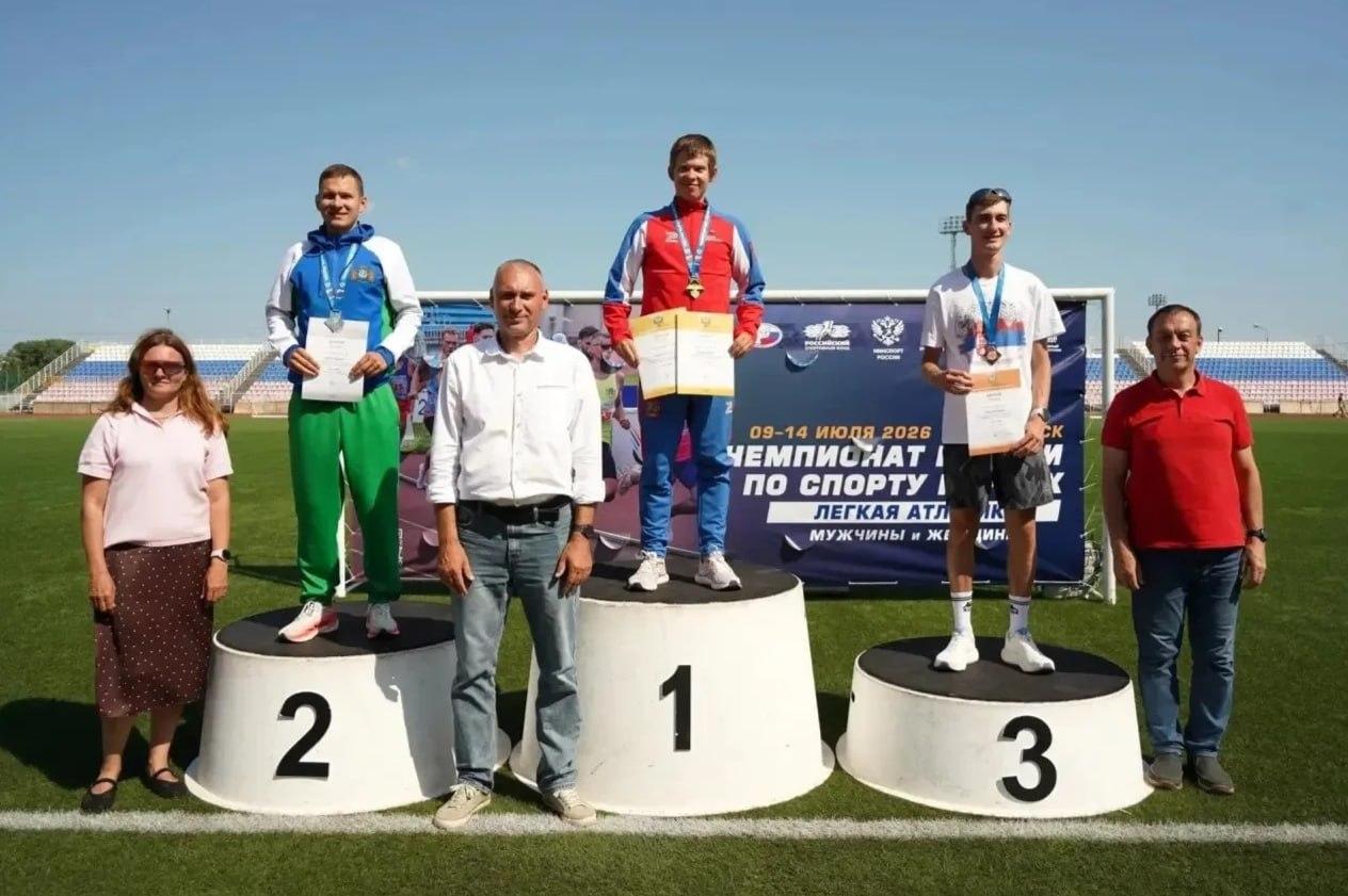 Легкоатлет из Хакасии завоевал две медали на чемпионате России.