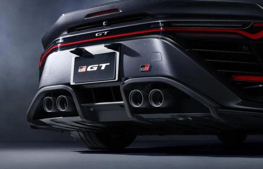 Toyota официально представила суперкар GR GT. Новинка получила гибридную силовую установку на базе нового 4,0-литрового битурбо V8 общей мощностью 641 сила.