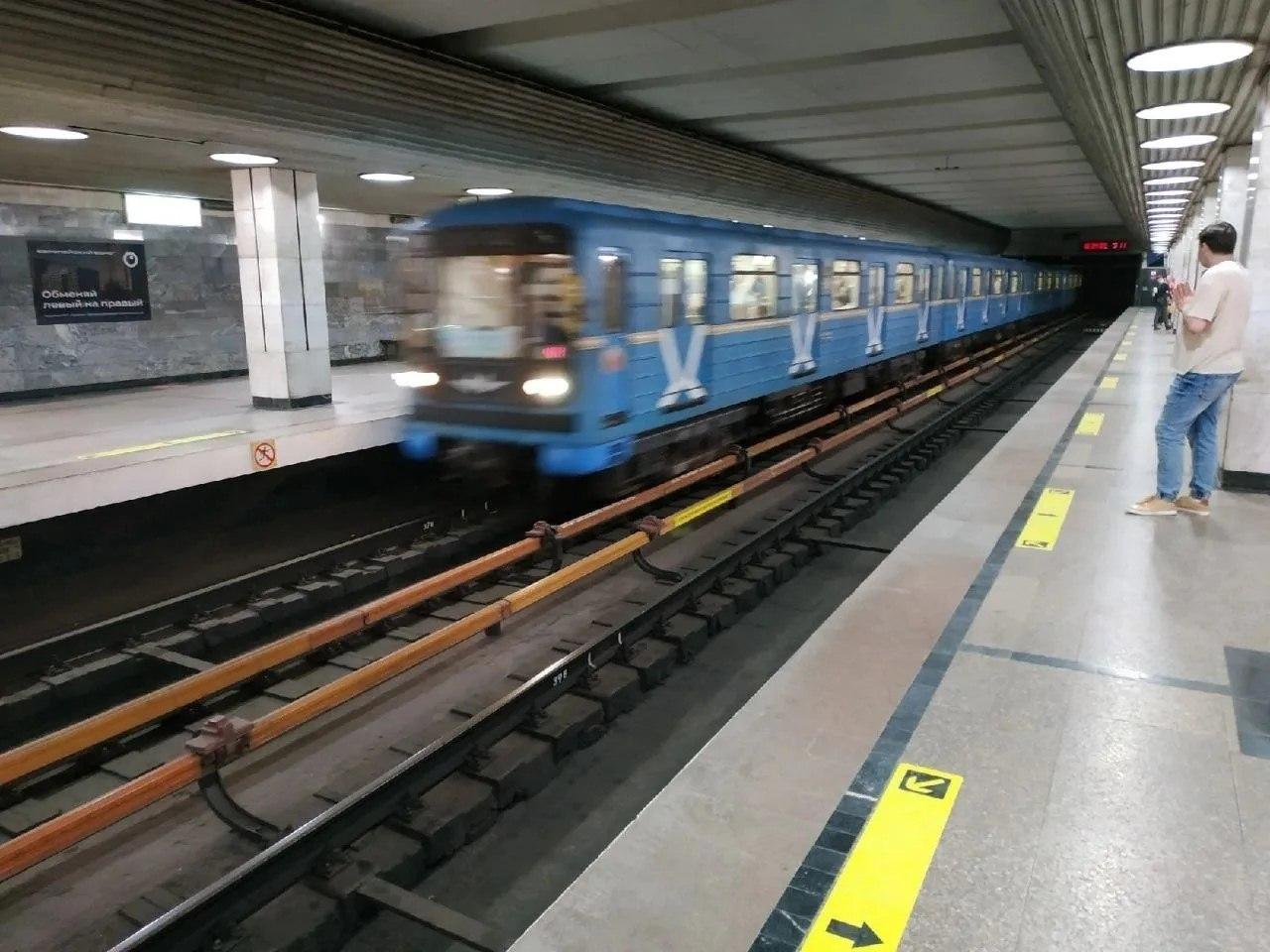 Пассажир скончался в новосибирском метро Вечером 15 июля на платформе станции...