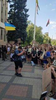 Очередная «ганьба» на Украине: там вспыхнули массовые протесты из-за решения Зеленского уволить министра обороны Фёдорова