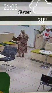 В Казахстане пенсионеры взорвали торт с петардой в отделении банка: за это...