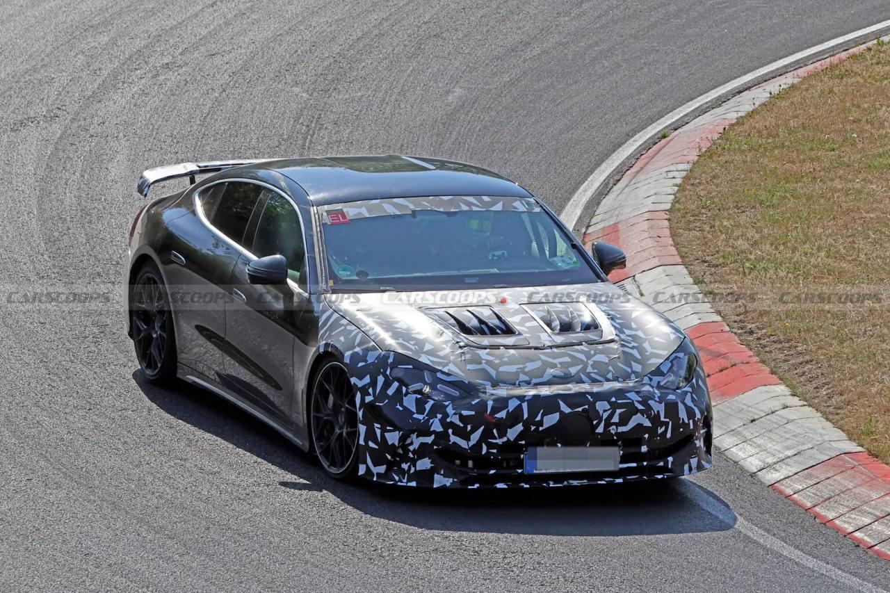 Mercedes-AMG готовит самую мощную версию нового GT 4-Door. Новинку впервые заметили во время испытаний.