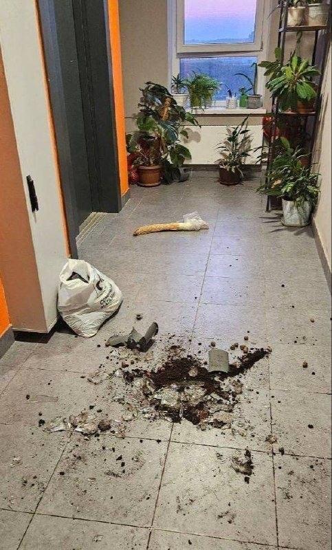 В Подмосковье мужчина не смог найти ключи и устроил погром у собственной квартиры