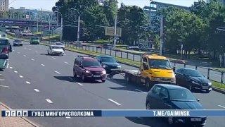 Сломанная BMW «сама» попала на эвакуатор в Беларуси — помог водитель Hyundai.