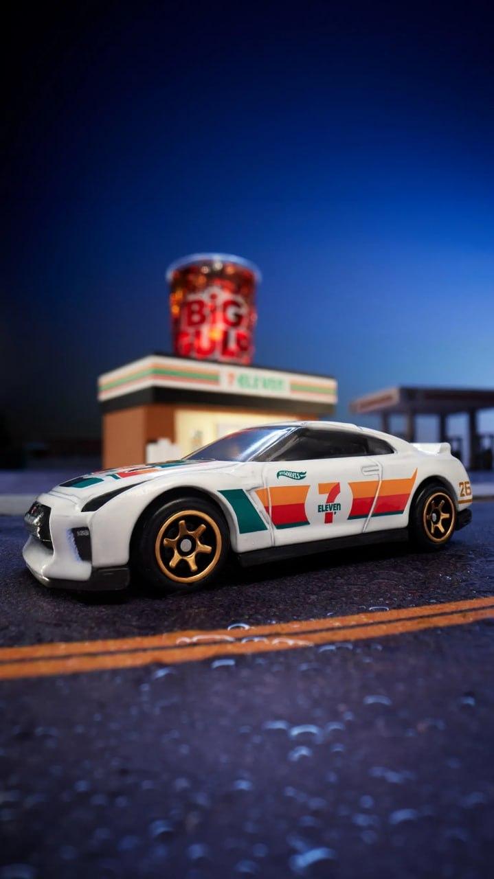 7-Eleven выпустила коллекционную модель Nissan GT-R совместно с Hot Wheels.