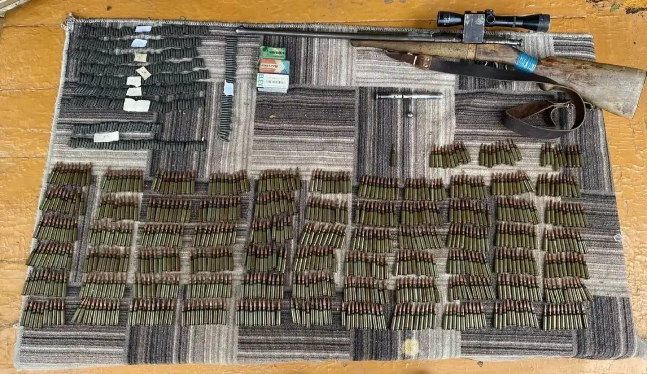 В Ермаковском сотрудники полиции изъяли у местного жителя незаконно хранящиеся оружие и боеприпасы