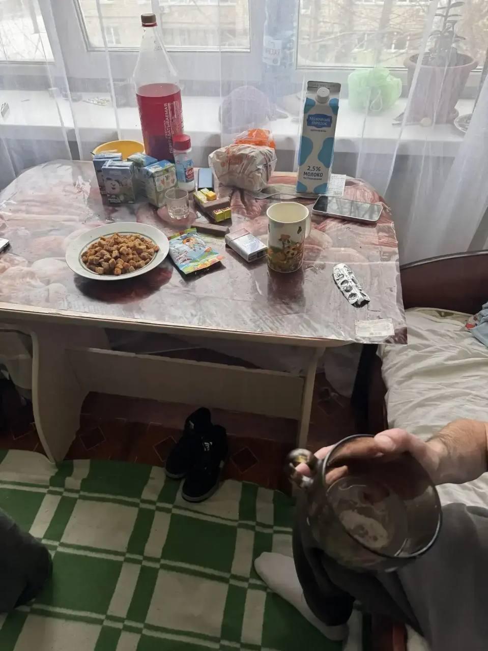 Уронила на пол и ударила по лицу: жительница Ачинска напала на инспектора ПДН...