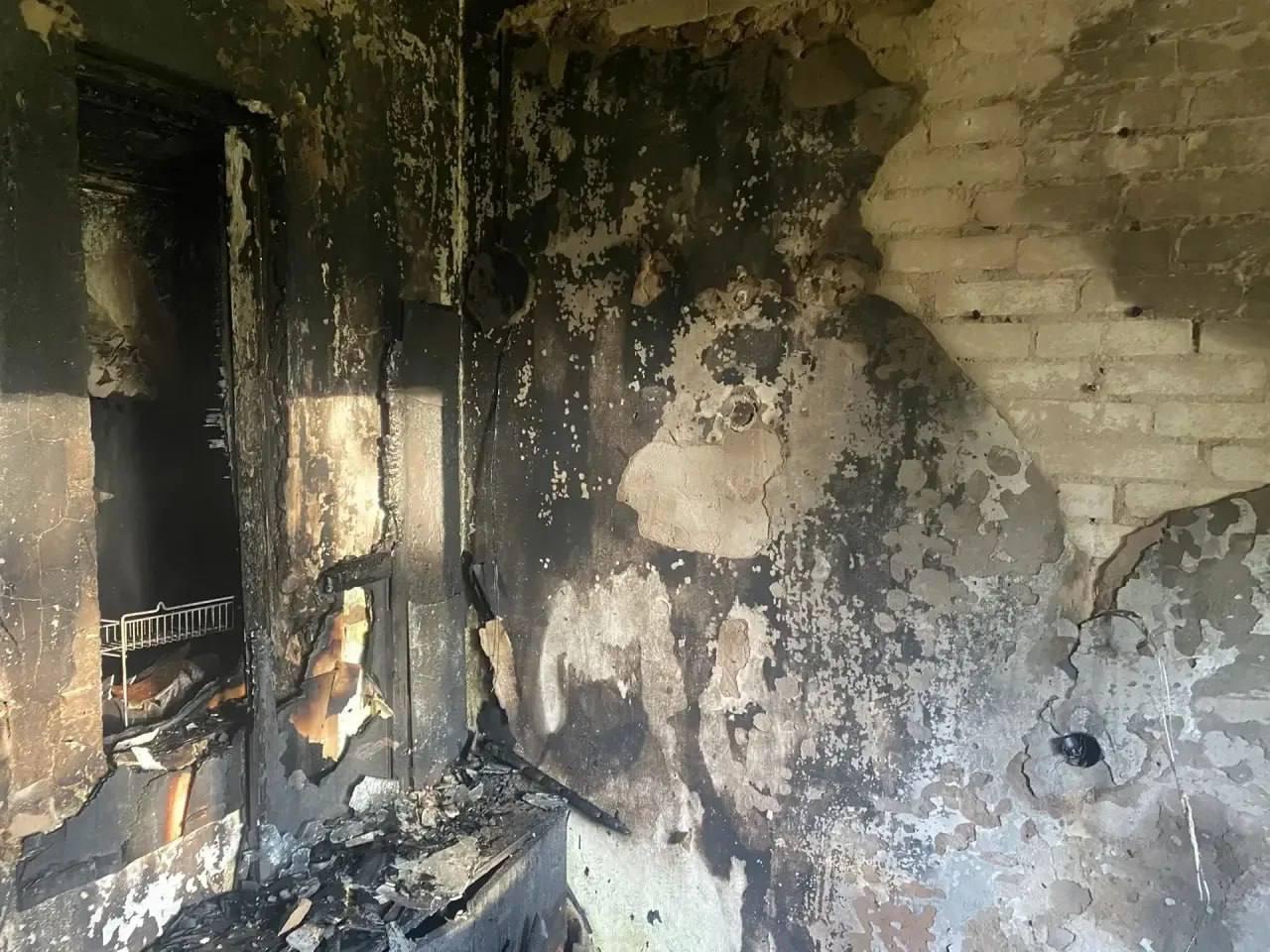 Смертельный пожар в Тихвине: обнаружены тела мужчины и женщины