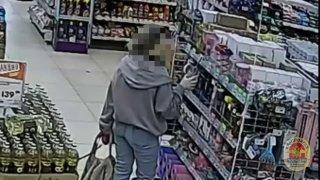 Покупательница пыталась стащить целый рюкзак вещей для себя и собаки из...