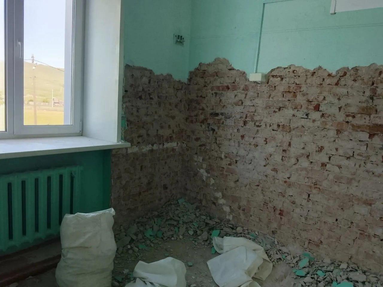 Школу в Усть-Бюре (Усть-Абаканский район) откапиталят за 2 года. Строители...