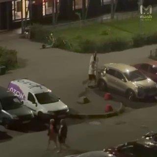 Два брата поругались из-за воспитания детей и устроили наглядный уличный...