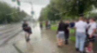 В Воронеже толпой избили парня в женской одежде.