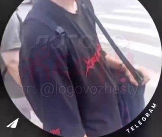 В Воронеже толпой избили парня в женской одежде.