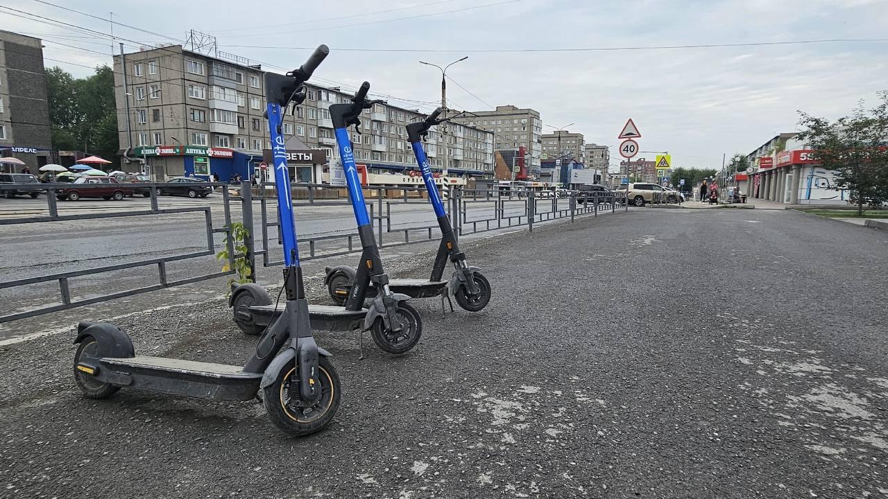 С 1 августа в Ачинске запретят ездить на электросамокатах по парку Победы и бульвару Богаткова. А в Сквере металлургов – ограничат скорость до 10 км/ч