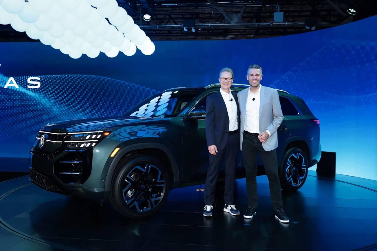 Volkswagen официально запустил продажи нового Atlas — большого семейного кроссовера с заявкой на борьбу с китайскими конкурентами.