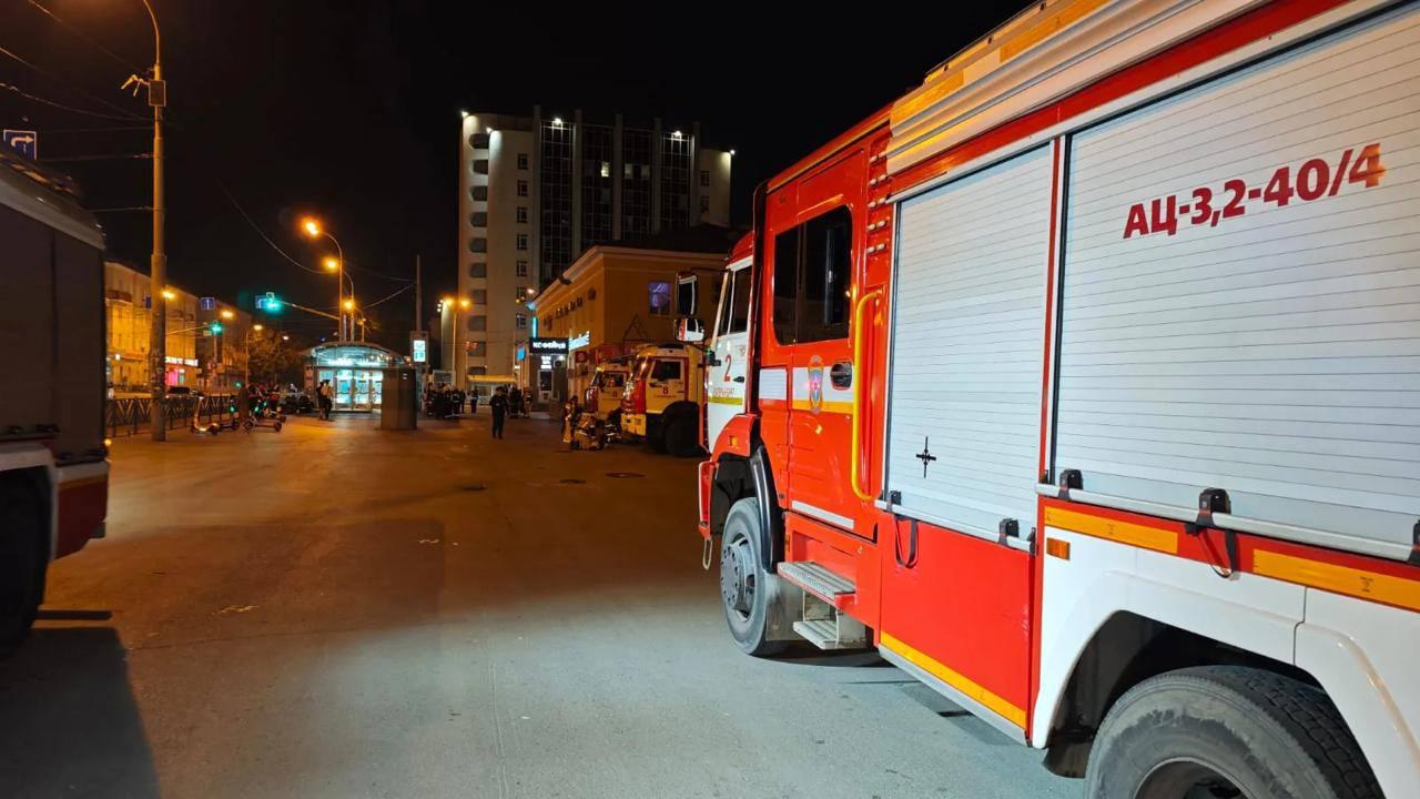 Возле ТРЦ «Мегаполис» прошли учения МЧС