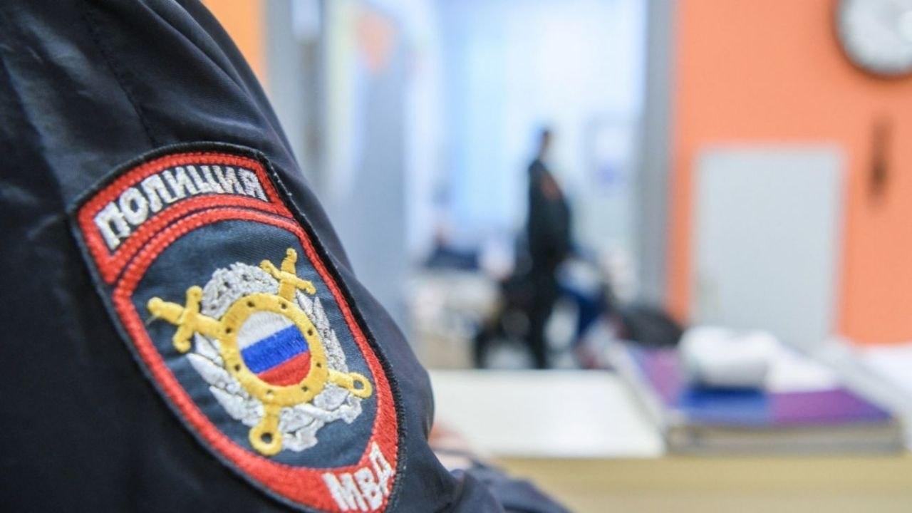 В Брянске рецидивист украл из магазина 50 брикетов сыра