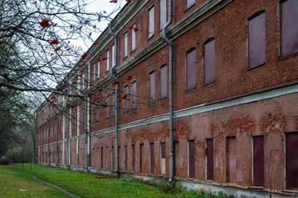 Историческую казарму в Кронштадте вновь выставили на торги со скидкой 24%