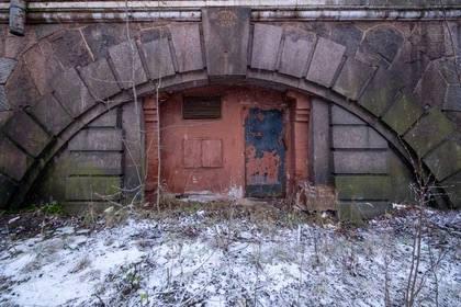 Историческую казарму в Кронштадте вновь выставили на торги со скидкой 24%