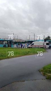 Автобус сбил самокатчика в Рыбацком.