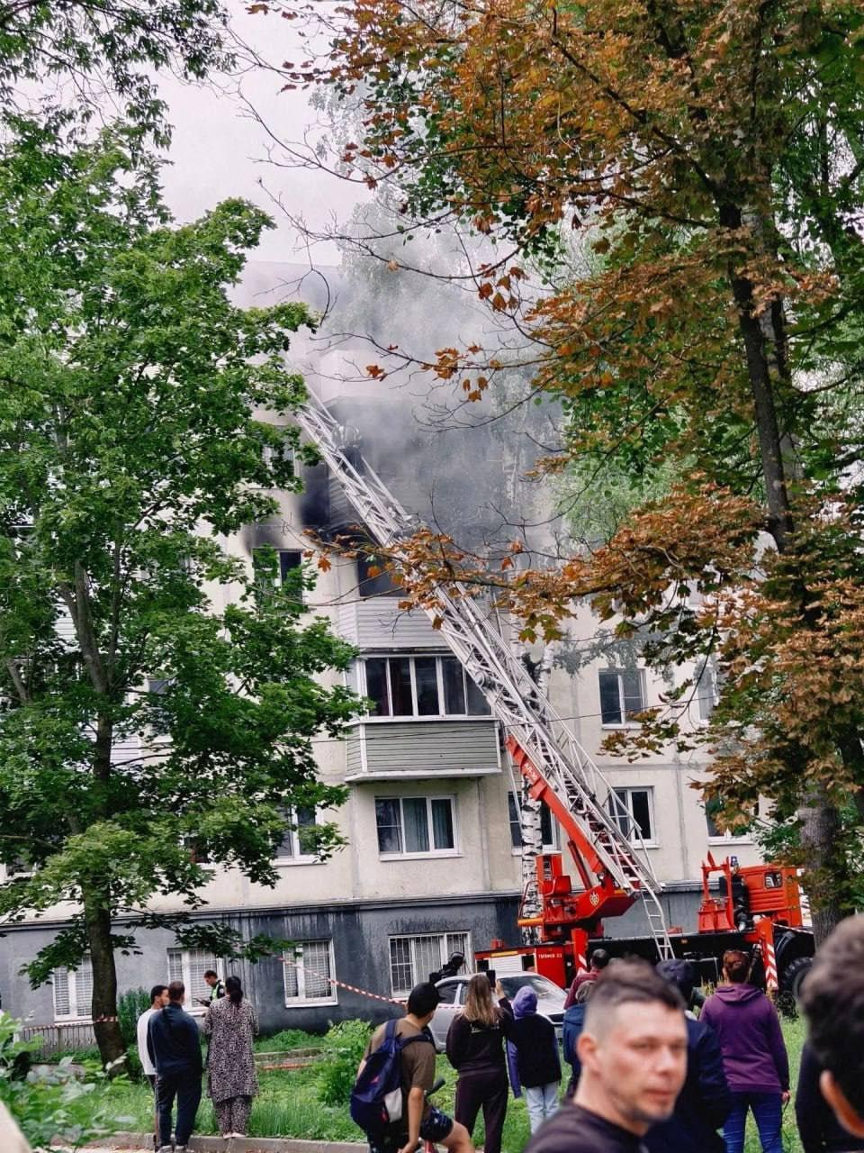 В подмосковном Егорьевске пожар в жилом доме после взрыва баллона.