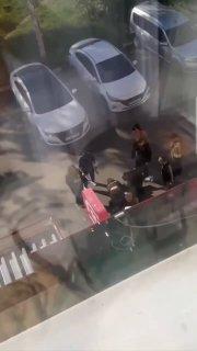 Ранее утро в Кстове в Нижегородской области началось с драки около местной разливайки.