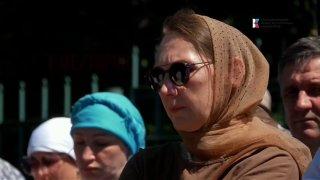 Богатым нельзя завидовать, они живут проклятой жизнью, — заявили в РПЦ.