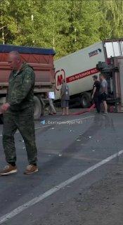 На трассе Екатеринбург — Пермь столкнулись грузовик «Магнит» и Lada Largus