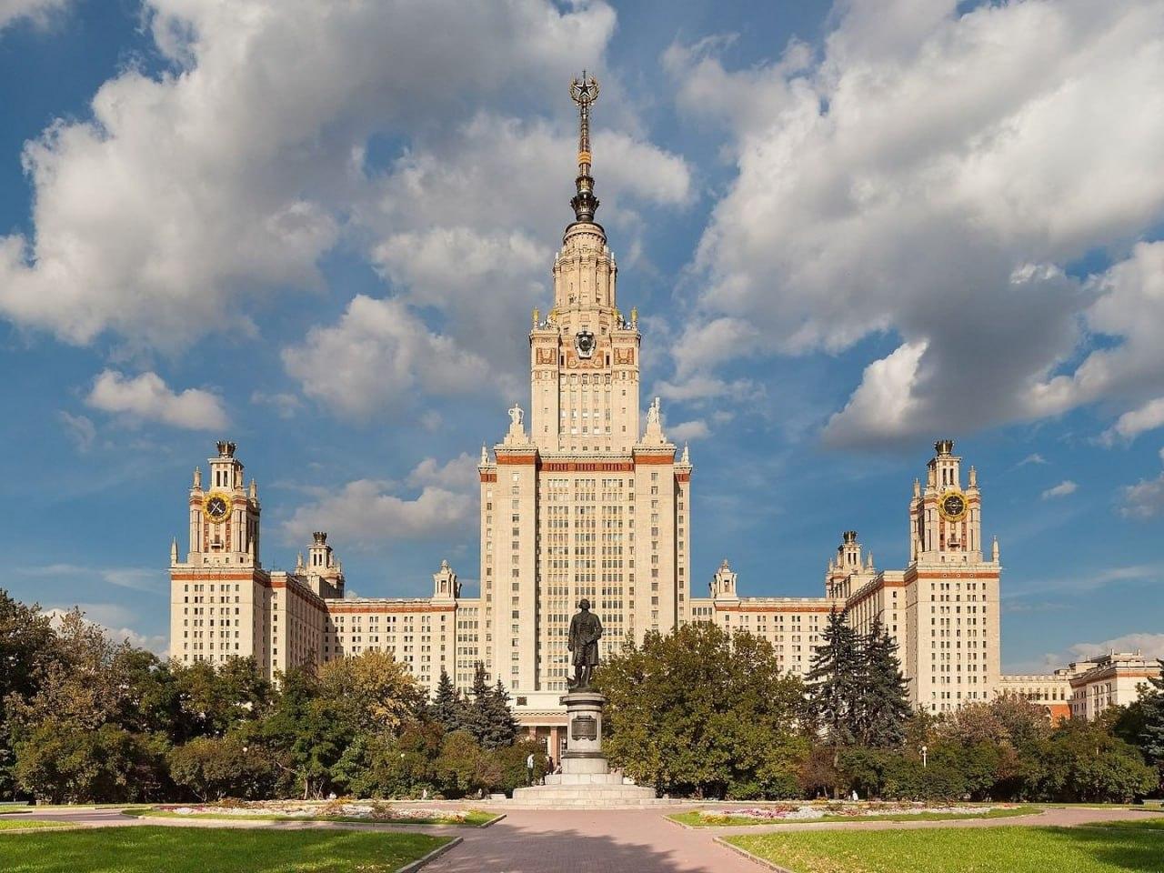 МГУ, ВШЭ и ещё 31 российский вуз признали угрозой национальной безопасности США
